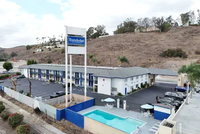 Photo 2 - Travelodge by Wyndham Fairplex Pomona