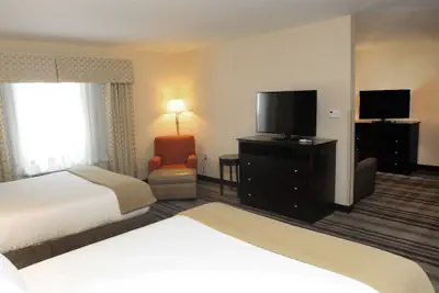 Photo 5 - Holiday Inn Express & Suites Cambridge by IHG