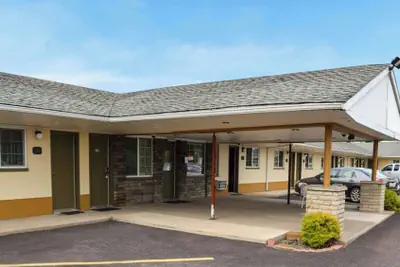 Photo 2 - Relax Inn Bloomsburg