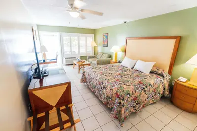 Photo 3 - Pirate's Cove Resort & Marina