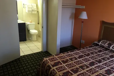 Photo 4 - Anaheim National Inn