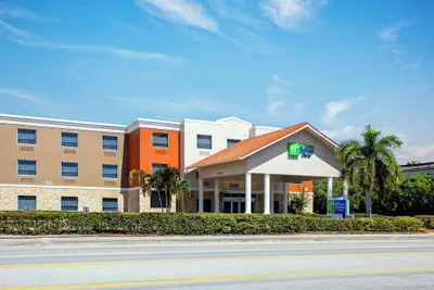 Photo 2 - Holiday Inn Express & Suites Lantana by IHG