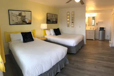 Photo 2 - Inn at Palm Springs