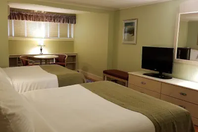 Photo 4 - Top Notch Inn