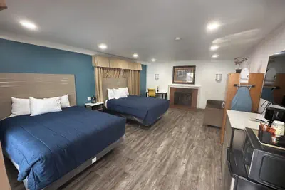 Photo 2 - Town and Country Inn