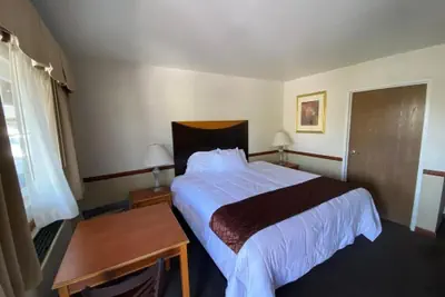 Photo 5 - Town and Country Inn