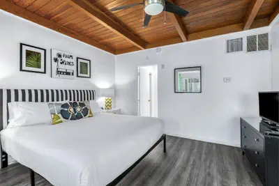 Photo 4 - The Three Fifty Hotel