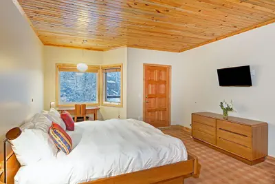 Photo 4 - Ice House Suites and Condominiums