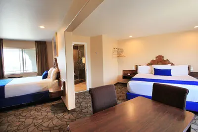 Photo 4 - Colony Inn