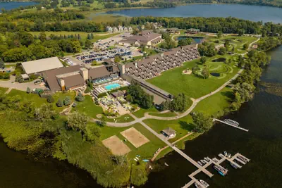 Photo 2 - Arrowwood Resort Hotel and Conference Center - Alexandria, MN