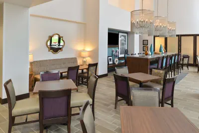 Photo 3 - Hampton Inn & Suites Des Moines Downtown