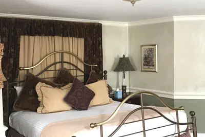 Photo 4 - Admiral Farragut Inn