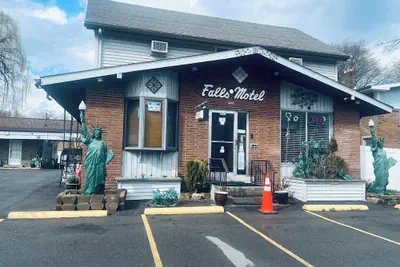 Photo 2 - Falls Motel
