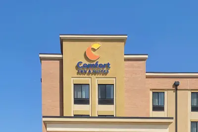Photo 2 - Comfort Inn & Suites Watford City