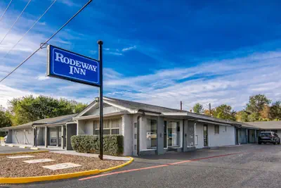 Photo 2 - Rodeway Inn Palestine