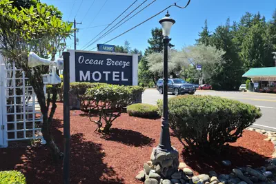 Photo 2 - Ocean Breeze Motel