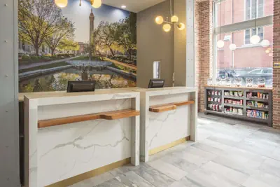 Photo 2 - La Quinta Inn & Suites by Wyndham Baltimore Downtown