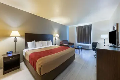 Photo 4 - Econo Lodge Inn & Suites Bridgeport