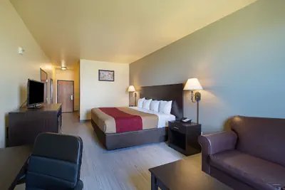 Photo 5 - Econo Lodge Inn & Suites Bridgeport