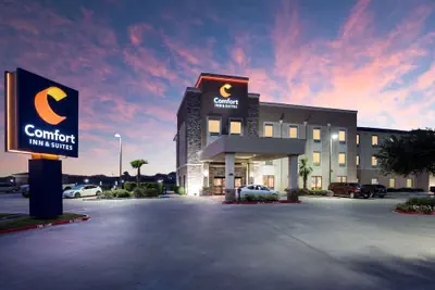 Photo 2 - Comfort Inn & Suites Victoria North