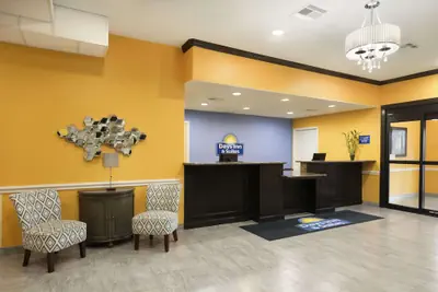 Photo 3 - Days Inn & Suites by Wyndham Galveston West/Seawall