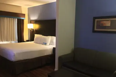 Photo 4 - Days Inn & Suites by Wyndham Galveston West/Seawall