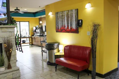Photo 2 - Parkwood Inn & Suites
