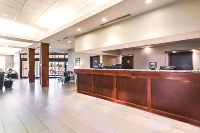 Photo 4 - Norwood Inn & Suites Milwaukee