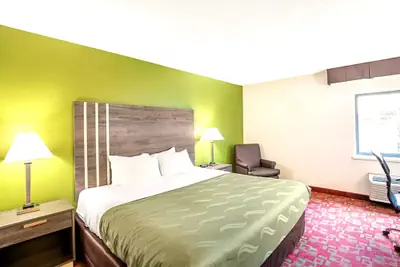 Photo 5 - Norwood Inn & Suites Milwaukee