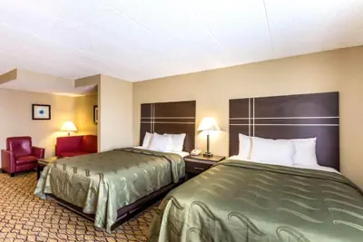 Photo 2 - Norwood Inn & Suites Milwaukee