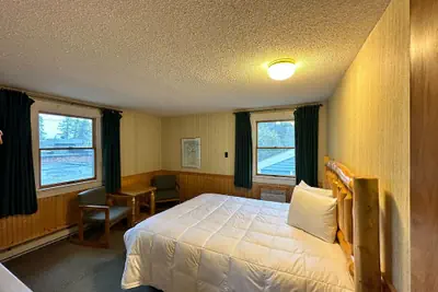 Photo 2 - Maple Leaf Inn - Lake Placid