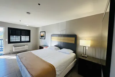 Photo 3 - Casa Blanca Express & Suites Cypress Buena Park - Anaheim Area
