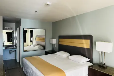 Photo 2 - Casa Blanca Express & Suites Cypress Buena Park - Anaheim Area