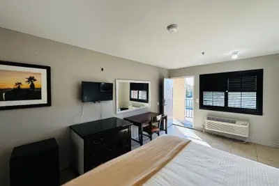 Photo 4 - Casa Blanca Express & Suites Cypress Buena Park - Anaheim Area