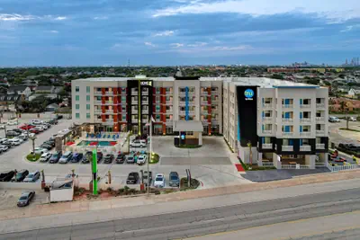 Photo 2 - TRU BY Hilton Galveston