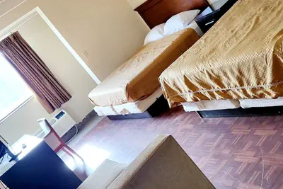 Photo 3 - Metro Inn & Suites