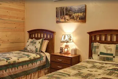 Photo 4 - Fox Den Lodge
