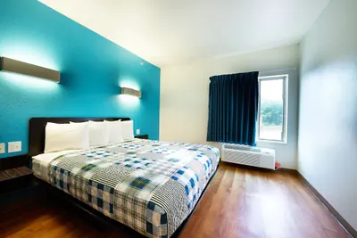 Photo 5 - Emblaze Hotel