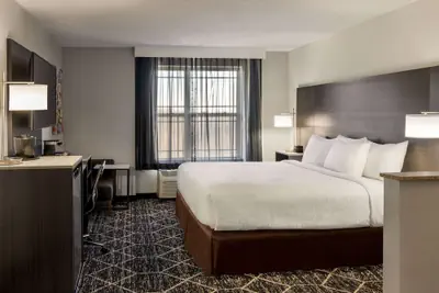 Photo 2 - La Quinta Inn & Suites by Wyndham Lake George