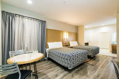 Photo 4 - Palace Inn IAH Houston Bush Intercontinental Airport