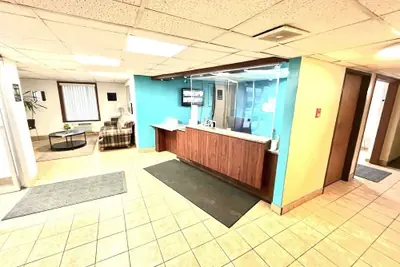 Photo 3 - Moline Bell Hotel
