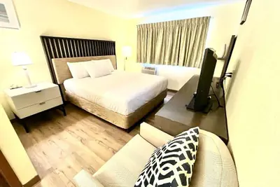Photo 4 - Moline Bell Hotel