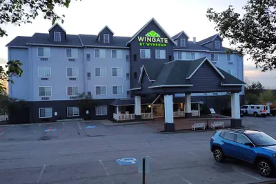 Photo 2 - Wingate Suites by Wyndham Youngstown - Austintown