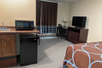 Photo 4 - AmeriVu Inn & Suites