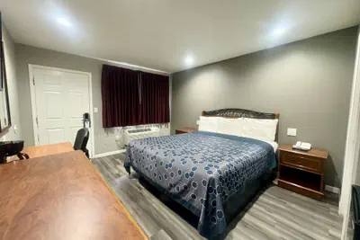 Photo 3 - Villa Court Inn Oroville