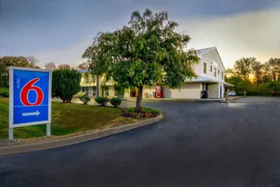 Photo 2 - Motel 6 Jeffersonville, In - Louisville