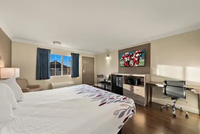 Photo 2 - Red Roof Inn Los Angeles – Bellflower
