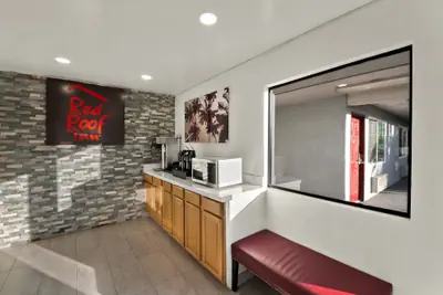 Photo 4 - Red Roof Inn Los Angeles – Bellflower