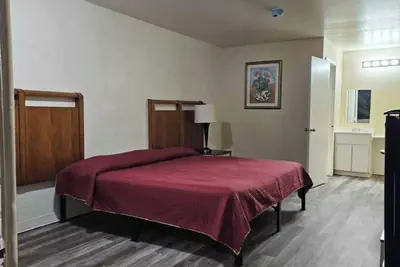 Photo 5 - Pharr Executive Inn