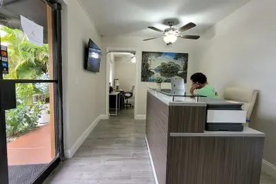 Photo 3 - Sunny Palms Inn